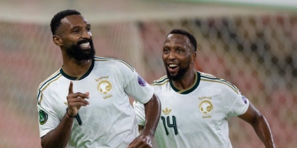 السعودية تنهي الشوط الأول بثلاثية أمام عمان في كأس الخليج السعودية تنهي الشوط الأول بثلاثية أمام عمان في كأس الخليج