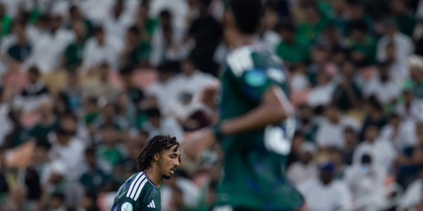 المنتخب السعودي يتقدم على الإمارات بهدف همام الهمامي في نهائي خليجي المنتخب السعودي يتقدم على الإمارات بهدف همام الهمامي في نهائي خليجي