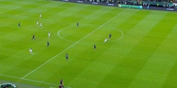 صورة جدل بسبب تسلل مهاجم العراق أمام المنتخب السعودي لقطة تحسم فرصة خطيرة