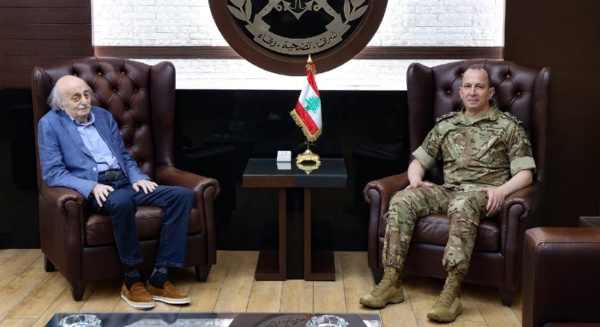 لقاء بين هيكل وجنبلاط لبحث الأوضاع الأمنية وتطورات الجنوب لقاء بين هيكل وجنبلاط لبحث الأوضاع الأمنية وتطورات الجنوب