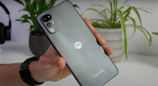moto g37 يفاجئ المستخدمين شاشة أسرع لكن بدقة أقل
