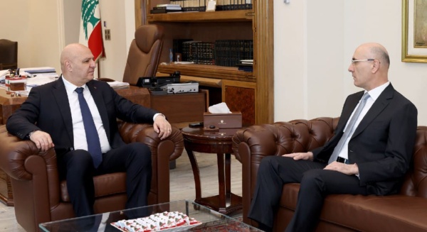 الوضع الأمني العام في البلاد بين الرئيس عون والحجار الوضع الأمني العام في البلاد بين الرئيس عون والحجار