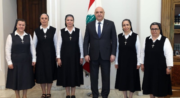 الرئيس عون استقبل الرئيسة العامة لراهبات العائلة المقدسة