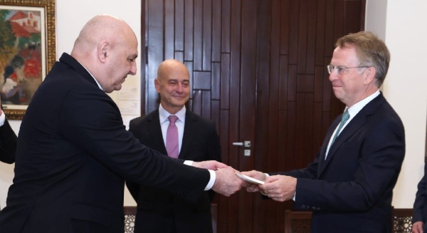 السفير الفرنسي الجديد يقد م أوراق اعتماده ويؤكد التزام فرنسا بدعم لبنان وتعزيز سيادته ومؤسساته السفير الفرنسي الجديد يقد م أوراق اعتماده ويؤكد التزام فرنسا بدعم لبنان وتعزيز سيادته ومؤسساته