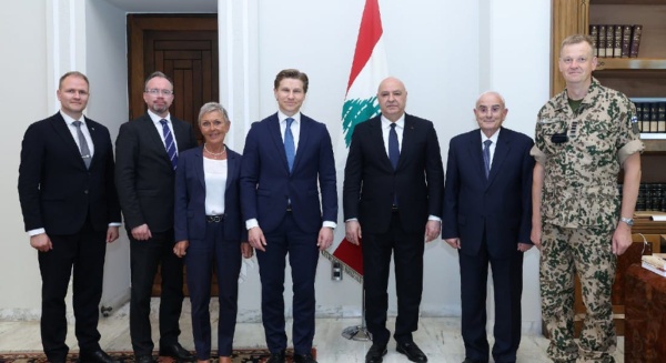 الرئيس عون الجيش يقوم بواجباته كاملة ولا صحة إطلاقا للادعاءات بشأن تقصيره في أداء مهامه الرئيس عون الجيش يقوم بواجباته كاملة ولا صحة إطلاقا للادعاءات بشأن تقصيره في أداء مهامه