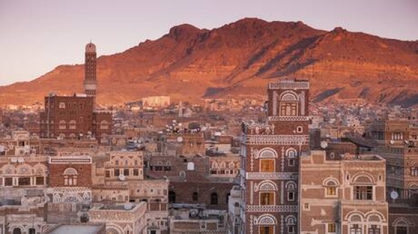 دهس طالبتين أمام مدرسة في صنعاء يشعل مطالب بمحاسبة السائقين المتهورين دهس طالبتين أمام مدرسة في صنعاء يشعل مطالب بمحاسبة السائقين المتهورين