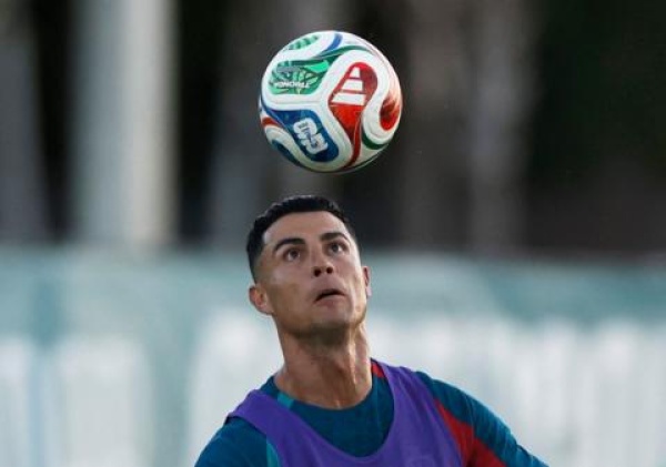 كأس العالم رونالدو ورفاقه يواجهون الكونغو وإنجلترا تلاقي كرواتيا في قمة المجموعة الثانية عشرة كأس العالم رونالدو ورفاقه يواجهون الكونغو وإنجلترا تلاقي كرواتيا في قمة المجموعة الثانية عشرة