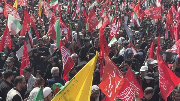 بدموع المشيعين وهتافاتهم إيران تكتب الفصل الأخير من حقبة علي خامنئي بدموع المشيعين وهتافاتهم إيران تكتب الفصل الأخير من حقبة علي خامنئي