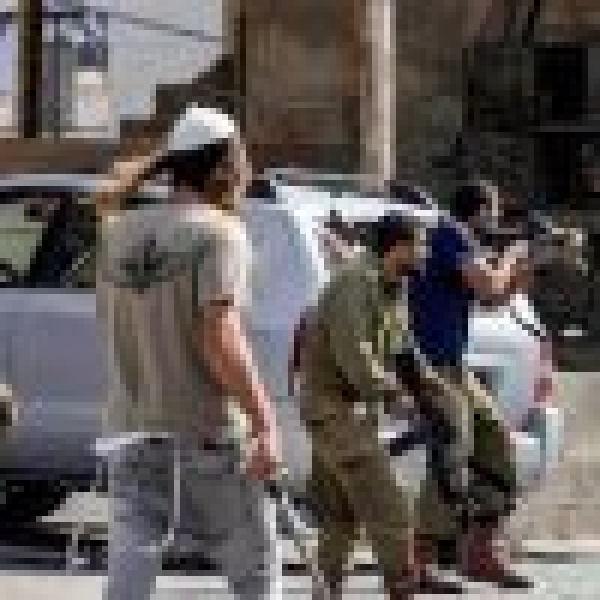 بمعاونة قوات الاحتلال الإسرائيلي مقتل وإصابة 8 فلسطينيين في هجمات مستوطنين بالرصاص الحي على إحدى قرى الضفة الغربية بمعاونة قوات الاحتلال الإسرائيلي مقتل وإصابة 8 فلسطينيين في هجمات مستوطنين بالرصاص الحي على إحدى قرى الضفة الغربية