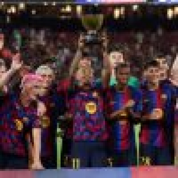 برشلونة يهزم الأهلي المصري ويتوج بكأس خوان جامبر برشلونة يهزم الأهلي المصري ويتوج بكأس خوان جامبر