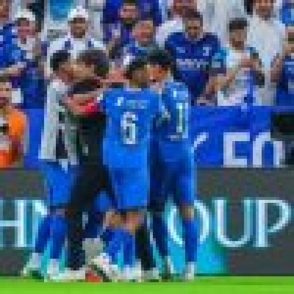 الهلال يكسب الحزم بصعوبة