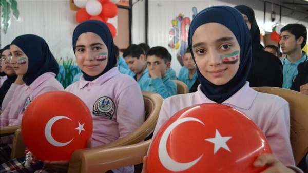 صحفي يدعو إلى مقاربة جديدة لملف السوريين في تركيا بعد سقوط نظام الأسد صحفي يدعو إلى مقاربة جديدة لملف السوريين في تركيا بعد سقوط نظام الأسد