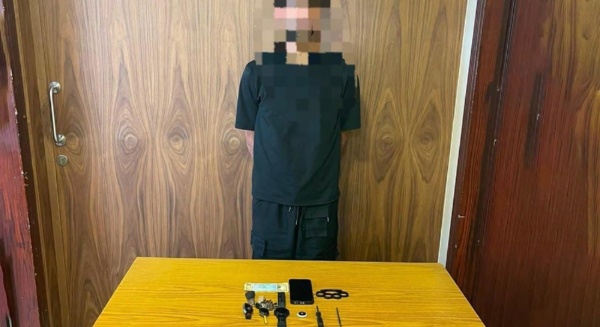 يسرق الدراجات الآلية بـ مفك براغي وقوى الأمن توقفه في طريق المطار يسرق الدراجات الآلية بـ مفك براغي وقوى الأمن توقفه في طريق المطار