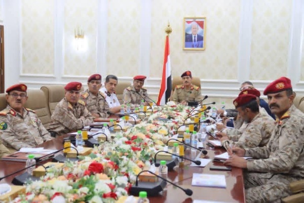 وزير الدفاع يترأس اجتماعا للمجلس الأعلى للأكاديمية العسكرية العليا في عدن