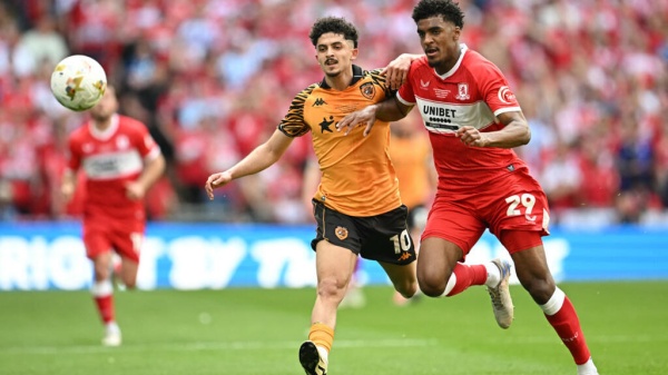 أجبر تشيلسي على التعادل الجزائري محمد بلومي يواصل تألقه مع هال سيتي في الدوري الإنكليزي أجبر تشيلسي على التعادل الجزائري محمد بلومي يواصل تألقه مع هال سيتي في الدوري الإنكليزي