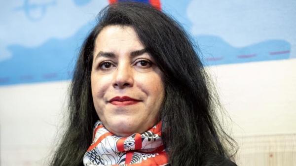 وفاة الفنانة الفرنسية الإيرانية مرجان ساترابي عن عمر ناهز 56 عاما