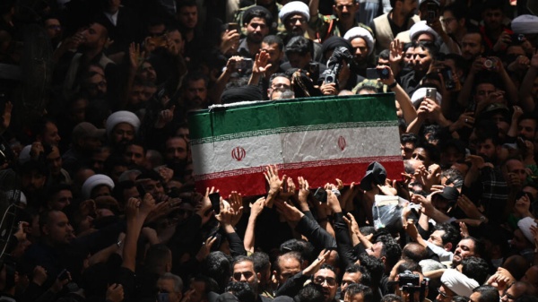 إيران تودع علي خامنئي في مدينة مشهد وسط غياب خليفته وتصعيد أمريكي جديد