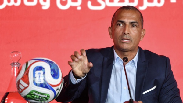 أنباء عن إقالة صبري اللموشي مدرب منتخب تونس بعد الهزيمة المذلة أمام السويد في المونديال