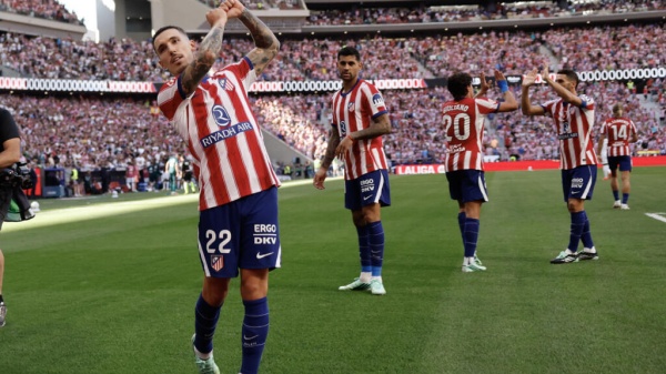 الدوري الإسباني أتلتيكو يفوز على ريال مدريد 2 1 في قمة مثيرة الدوري الإسباني أتلتيكو يفوز على ريال مدريد 2 1 في قمة مثيرة