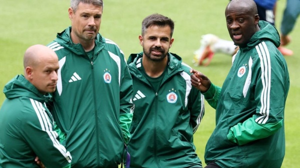 لاعب ساحل العاج الدولي السابق يايا توريه أول مدرب أفريقي يقود فريقا في دوري أبطال أوروبا لاعب ساحل العاج الدولي السابق يايا توريه أول مدرب أفريقي يقود فريقا في دوري أبطال أوروبا