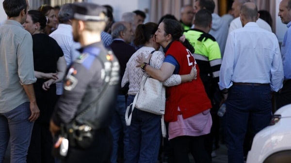إسبانيا في حداد لثلاثة أيام بعد حادث تصادم قطارين أوقع 69 قتيلا