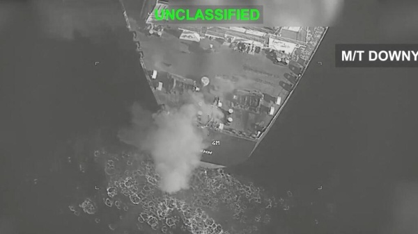مباشر واشنطن تدمر خمس ناقلات نفط إيرانية والحرس الثوري يهدد الكويت والبحرين مباشر واشنطن تدمر خمس ناقلات نفط إيرانية والحرس الثوري يهدد الكويت والبحرين