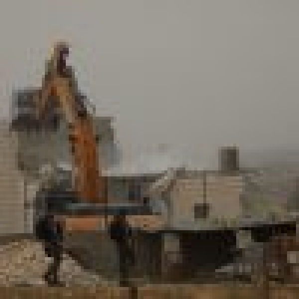وسط إطلاق كثيف لقنابل الغاز السام تجاه الفلسطينيين قوات الاحتلال الإسرائيلي ت نف ذ عملية هدم واسعة للمنازل والمنشآت في الضفة الغربية وسط إطلاق كثيف لقنابل الغاز السام تجاه الفلسطينيين قوات الاحتلال الإسرائيلي ت نف ذ عملية هدم واسعة للمنازل والمنشآت في الضفة الغربية