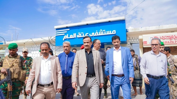 المحافظ بن الوزير يدش ن العمليات الجراحية لمخيم العيون بمستشفى شبوة العام للأمومة والطفولة المحافظ بن الوزير يدش ن العمليات الجراحية لمخيم العيون بمستشفى شبوة العام للأمومة والطفولة