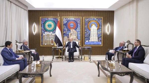 رئيس مجلس القيادة يشيد بالدور المصري الفاعل في تعزيز أمن واستقرار المنطقة رئيس مجلس القيادة يشيد بالدور المصري الفاعل في تعزيز أمن واستقرار المنطقة