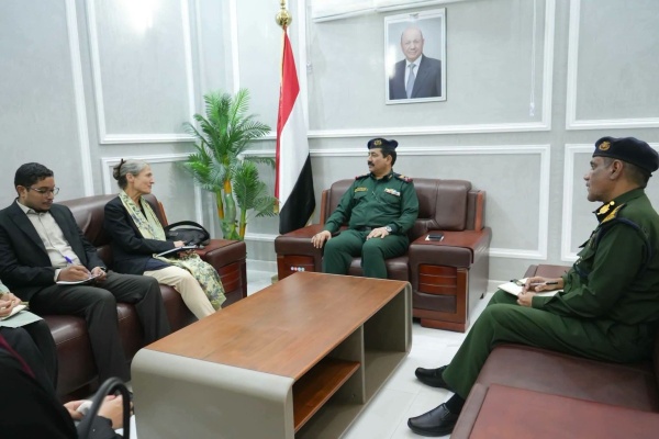 وزير الداخلية يبحث مع سفيرة مملكة هولندا تعزيز التعاون الأمني وزير الداخلية يبحث مع سفيرة مملكة هولندا تعزيز التعاون الأمني