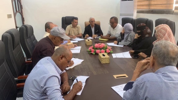 مدير عام مكتب الصناعة والتجارة يستقبل لجنة محافظ العاصمة عدن ويطلعها على مستوى الانضباط الإداري والوظيفي مدير عام مكتب الصناعة والتجارة يستقبل لجنة محافظ العاصمة عدن ويطلعها على مستوى الانضباط الإداري والوظيفي
