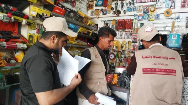 صناعة المنصورة يضرب عشوائية الأسواق ويحرر مخالفات بحق منشآت غير ملتزمة بالسجلات التجارية صناعة المنصورة يضرب عشوائية الأسواق ويحرر مخالفات بحق منشآت غير ملتزمة بالسجلات التجارية