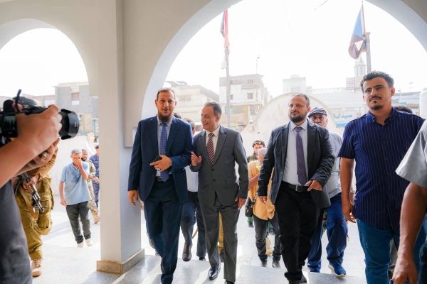 المحافظ شيخ يفتتح المرحلة الثانية من مشروع تأهيل وصيانة مستشفى المنصورة الجراحي ويوجه ببدء المرحلة الثالثة المحافظ شيخ يفتتح المرحلة الثانية من مشروع تأهيل وصيانة مستشفى المنصورة الجراحي ويوجه ببدء المرحلة الثالثة
