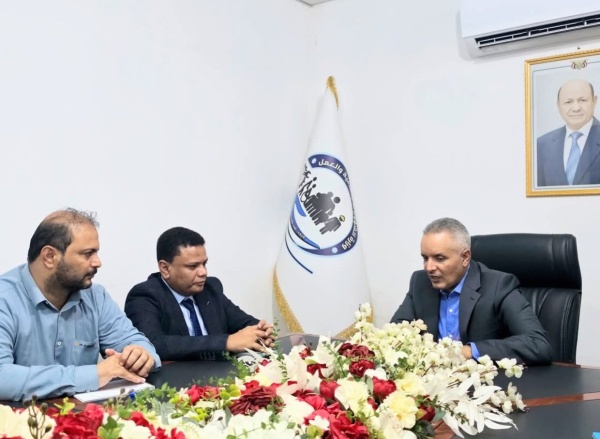 وزير الشؤون الاجتماعية والعمل يناقش مع ائتلاف الخير سبل إعادة تأهيل الجمعيات والتعاونيات الزراعية والسمكية وزير الشؤون الاجتماعية والعمل يناقش مع ائتلاف الخير سبل إعادة تأهيل الجمعيات والتعاونيات الزراعية والسمكية