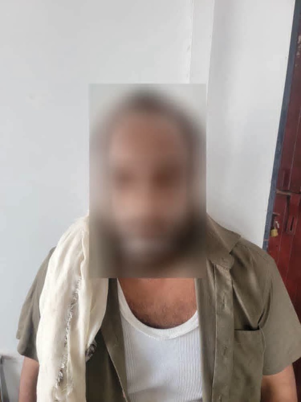 بالتنسيق مع أمن المخا شرطة عدن تستلم مطلوبا أمنيا على ذمة قضية قتل بالتنسيق مع أمن المخا شرطة عدن تستلم مطلوبا أمنيا على ذمة قضية قتل
