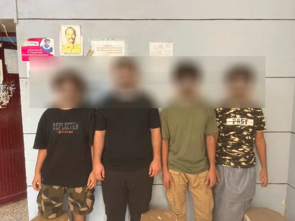شرطة الشيخ عثمان تضبط أربعة متهمين على خلفية اشتباك مسلح وإطلاق نار بجانب مسجد النور شرطة الشيخ عثمان تضبط أربعة متهمين على خلفية اشتباك مسلح وإطلاق نار بجانب مسجد النور