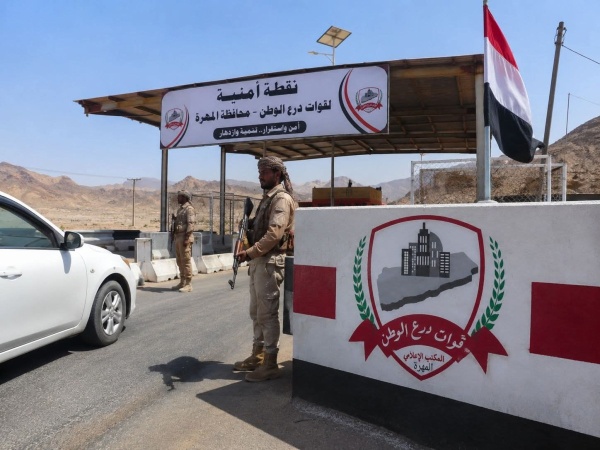قائد قوات درع الوطن في المهرة يشيد بجهود النقاط العسكرية في تأمين المحافظة والمنافذ البرية و ميناء نشطون قائد قوات درع الوطن في المهرة يشيد بجهود النقاط العسكرية في تأمين المحافظة والمنافذ البرية و ميناء نشطون