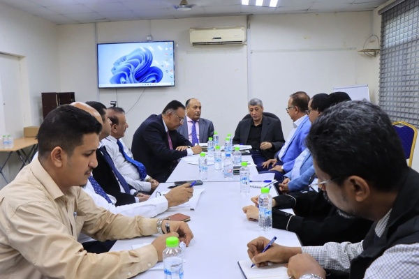 نائب وزير الصناعة يبحث مع الجمارك والقطاع الخاص الارتقاء بالتسهيلات التجارية وتعزيز المخزون الاستراتيجي نائب وزير الصناعة يبحث مع الجمارك والقطاع الخاص الارتقاء بالتسهيلات التجارية وتعزيز المخزون الاستراتيجي