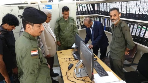 بتوجيهات المحافظ شيخ العميد المنصوري يتفقد سير العمل الأمني في عدد من أقسام الشرطة بالعاصمة عدن بتوجيهات المحافظ شيخ العميد المنصوري يتفقد سير العمل الأمني في عدد من أقسام الشرطة بالعاصمة عدن