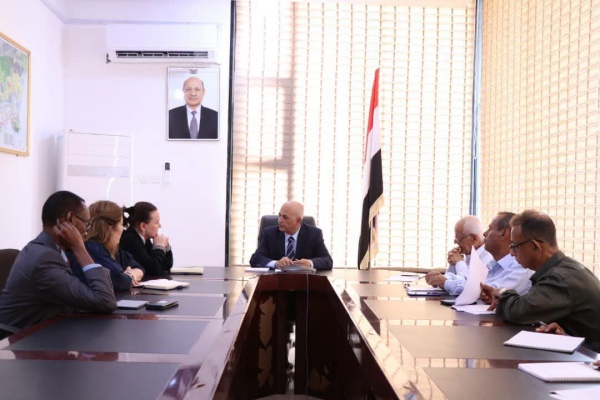 الوزير الشرجبي يبحث مع البرنامج الإنمائي تعزيز الشراكة وتطوير مشاريع المياه والبيئة الوزير الشرجبي يبحث مع البرنامج الإنمائي تعزيز الشراكة وتطوير مشاريع المياه والبيئة
