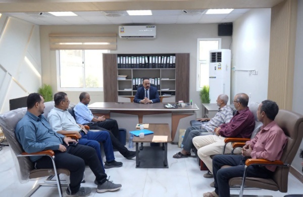 وزير الأشغال يترأس اجتماعا لقيادة وموظفي مؤسسة الطرق والجسور ويؤكد مواصلة الإصلاحات الإدارية والمالية
