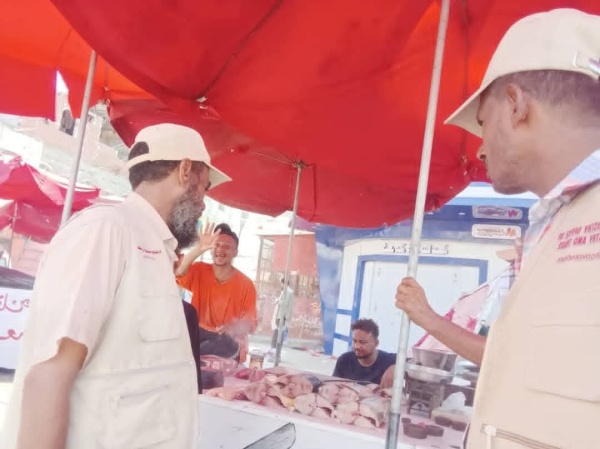 صناعة خورمكسر يضبط مخالفة زيادة أسعار بـ حي الجمهورية وي كث ف جولات التفتيش على الأسواق والمخابز