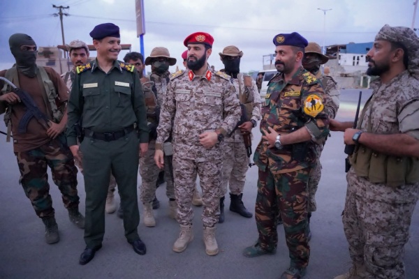 محافظ أبين يتفقد الأجهزة الأمنية ويؤكد رفع اليقظة والجاهزية العالية لحفظ الأمن والاستقرار