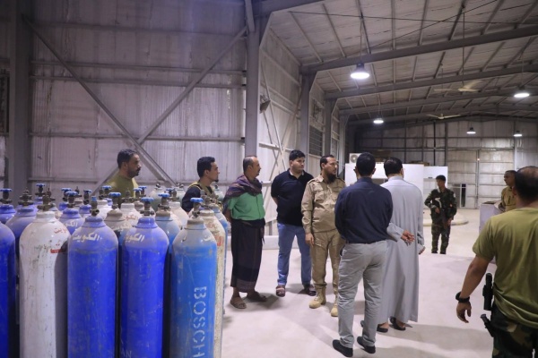 شيخ والكاف يطل عان على سير العمل في مركز الطوارئ والإسعاف ومصنع الأكسجين بالعاصمة عدن شيخ والكاف يطل عان على سير العمل في مركز الطوارئ والإسعاف ومصنع الأكسجين بالعاصمة عدن
