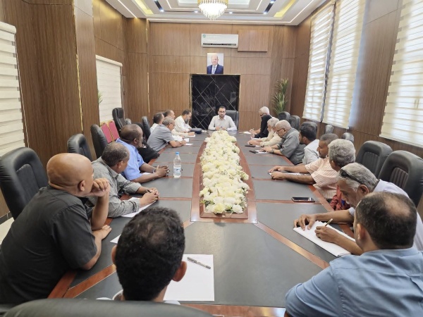 وزير الخدمة المدنية والتأمينات يترأس اجتماعا لمجلس الوزارة ويناقش حزمة من الإنجازات والخطط التطويرية وزير الخدمة المدنية والتأمينات يترأس اجتماعا لمجلس الوزارة ويناقش حزمة من الإنجازات والخطط التطويرية