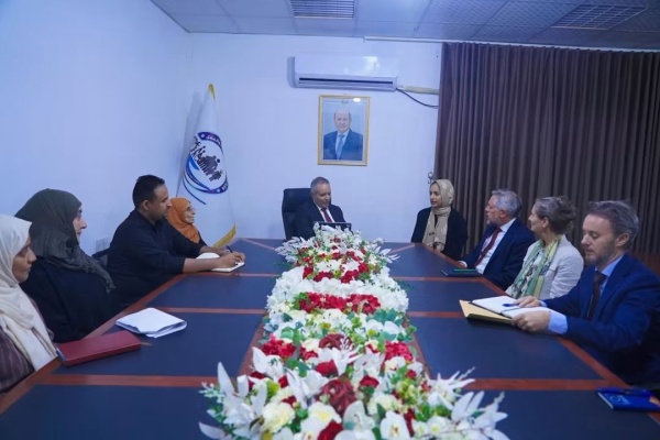 الوزير اليافعي يبحث مع سفيري الاتحاد الأوروبي وهولندا دعم الاستجابة الإنسانية وتعزيز قدرات الوزارة الوزير اليافعي يبحث مع سفيري الاتحاد الأوروبي وهولندا دعم الاستجابة الإنسانية وتعزيز قدرات الوزارة
