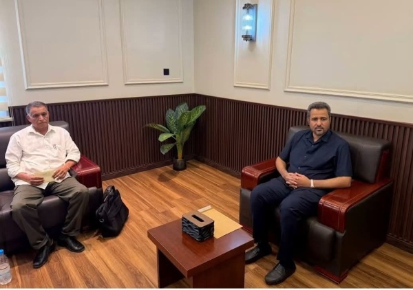 محافظ لحج يناقش مع مدير عام مديرية يهر الأوضاع العامة والاحتياجات التنموية والخدمية بالمديرية محافظ لحج يناقش مع مدير عام مديرية يهر الأوضاع العامة والاحتياجات التنموية والخدمية بالمديرية