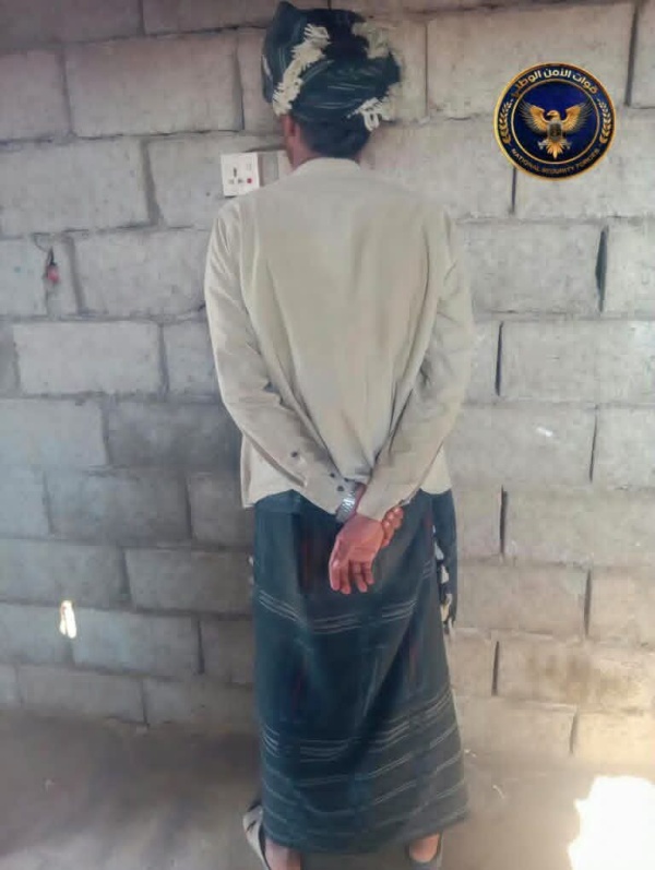الأمن الوطني بقطاع ساحل أبين يضبط متهما بسرقة هواتف من أحد المساجد بخبر المراقشة