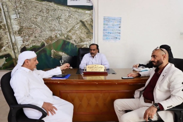 الزهري يناقش تنظيم المتنفسات العامة ونقل مخيمات النازحين إلى المخيم المركزي