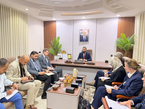 محافظ أبين يلتقي وفد مكتب المبعوث الأممي إلى اليمن ويبحثان تعزيز التنسيق المشترك محافظ أبين يلتقي وفد مكتب المبعوث الأممي إلى اليمن ويبحثان تعزيز التنسيق المشترك